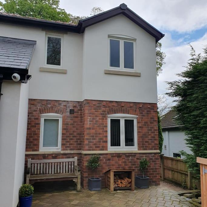 Churstonbnb, Private Flat Within Family Home, Bolton Lostock Esterno foto