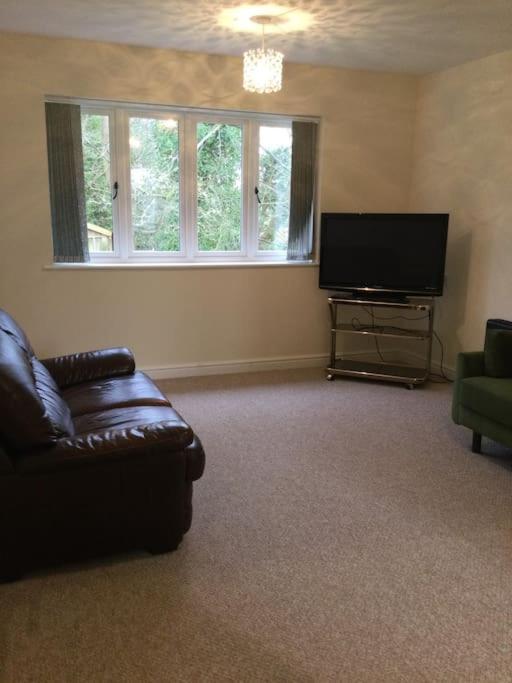 Churstonbnb, Private Flat Within Family Home, Bolton Lostock Esterno foto